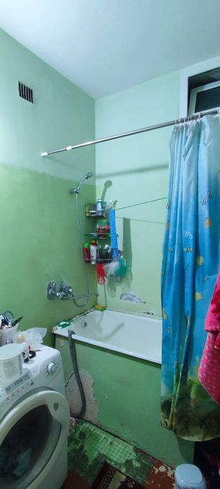 Чилонзор-12кв 1/1/4/Срочно Сотилади Ориентир Шох мет Сентир Йул йузида