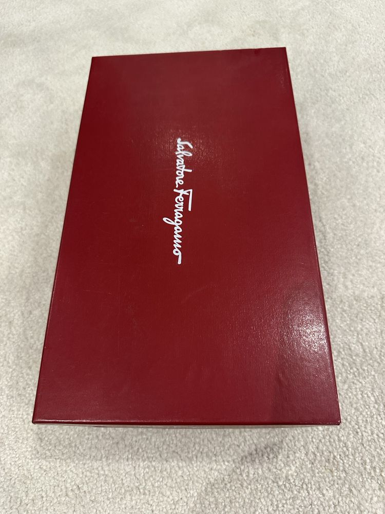 Дамски обувки от естествена кожа на Salvatore Ferragamo