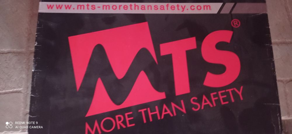 Продавам летни нови работни обувки