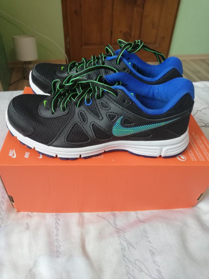 Нови оригинални маратонки Nike