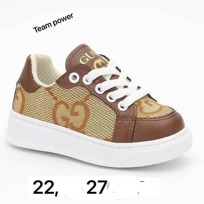 Adidasi pentru copii.