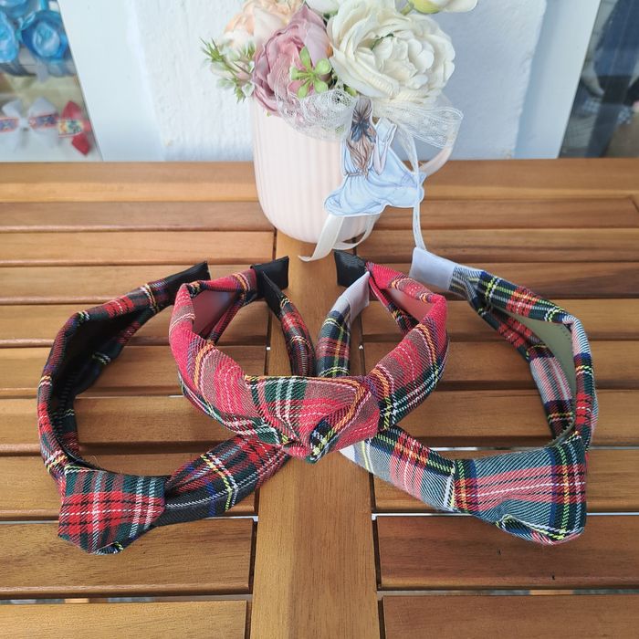 Аксесоари за коса в каре