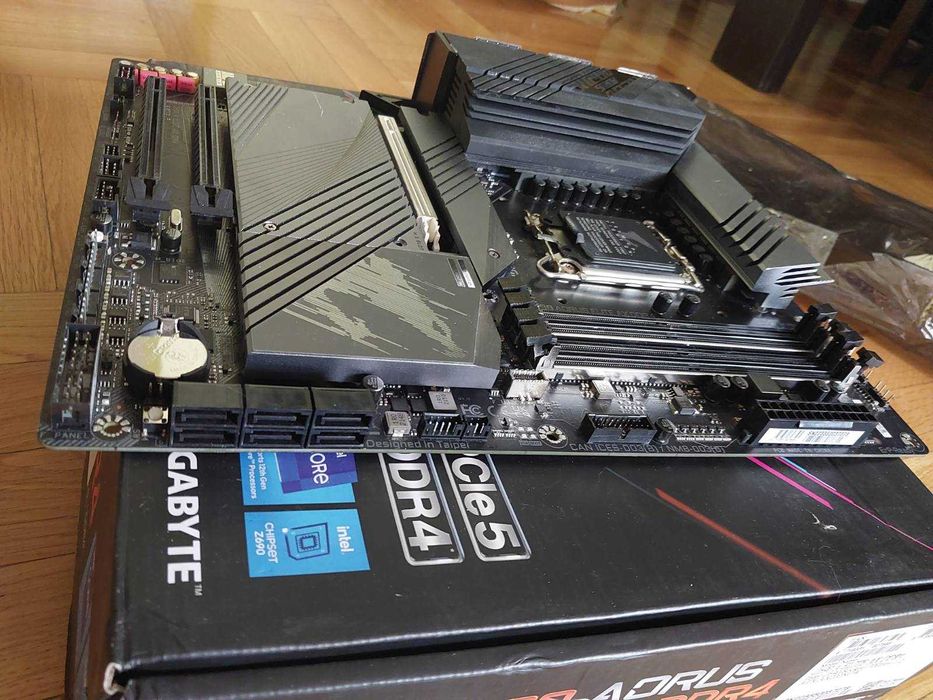 i5 13600KF + Gigabyte Z690 Aorus Elite AX, DDR4