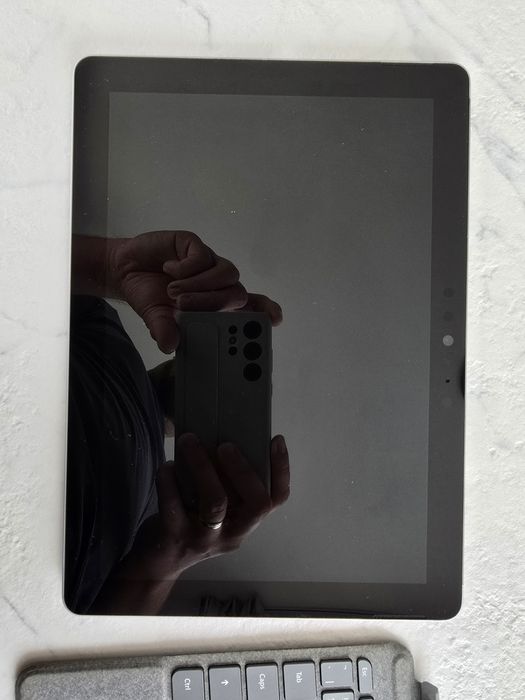 Таблет/лаптоп Microsoft Surface Go 128gb + 8GB RAM