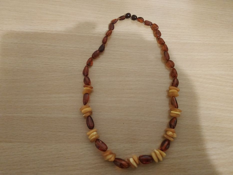 Продаю янтарные бусы.