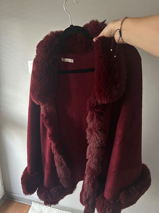 Пончо с подарък шапка .НОВИ