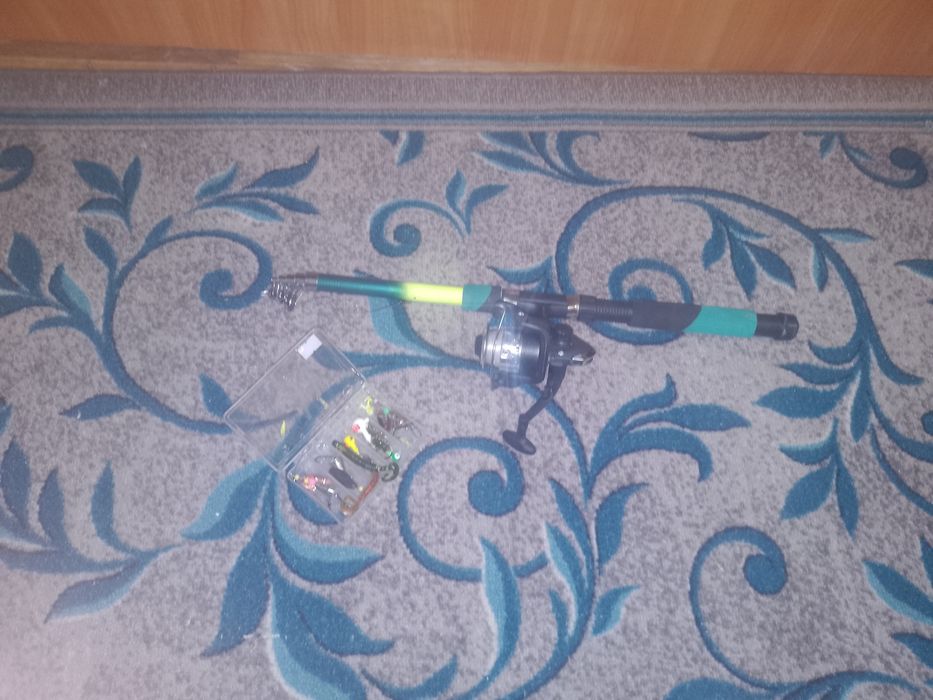 Продам спиннинг с блювками