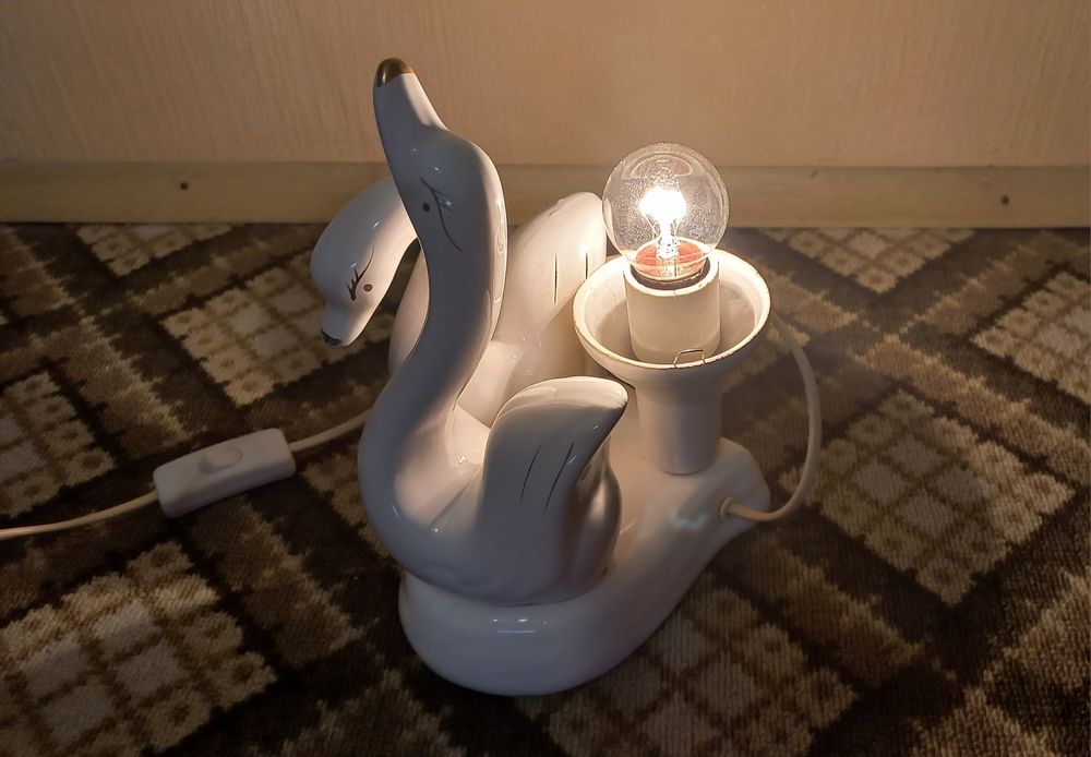 винтидж, ретро порцеланова лампа - лебеди