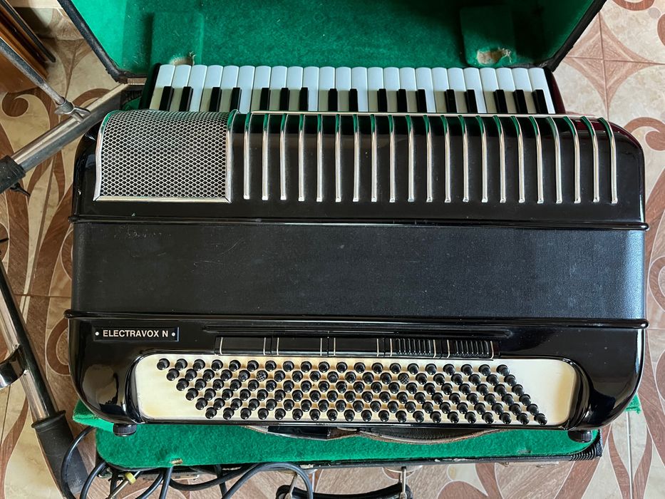 Електрически Акордеон Хонер / Hohner 120 баса
