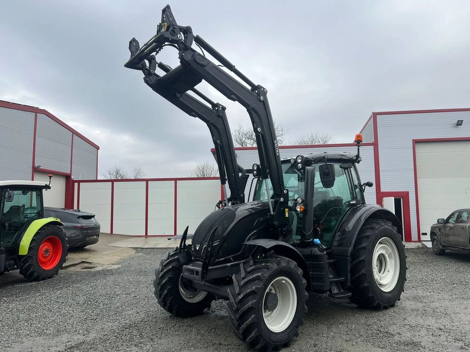 Valtra N104 cu incarcator frontal