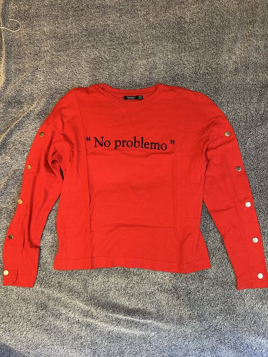 Pulover rosu cu model