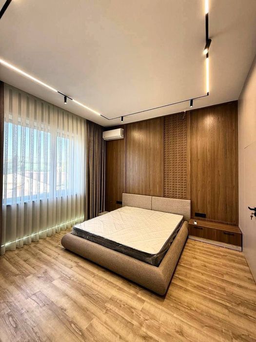 Продается дом 6 комнат, ор-р: Центр Луначарского, 2 сотки 230 м²