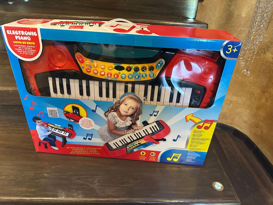 Чисто ново детско пиано