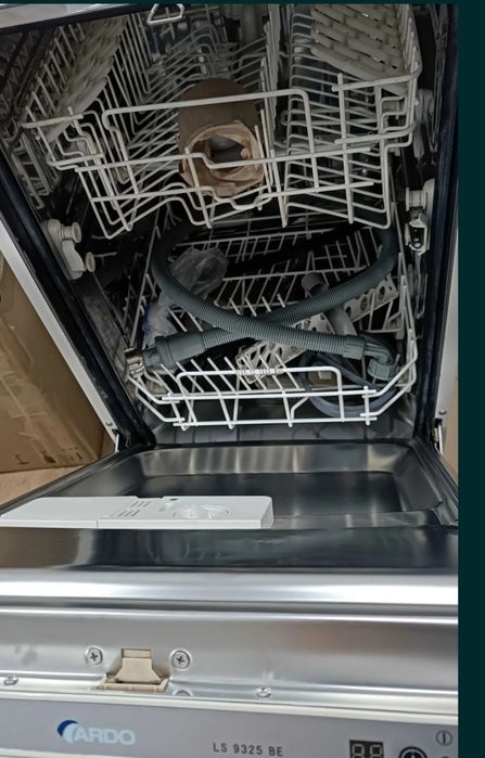 Продам  посудомоечную машину новая   ardo    60*45.