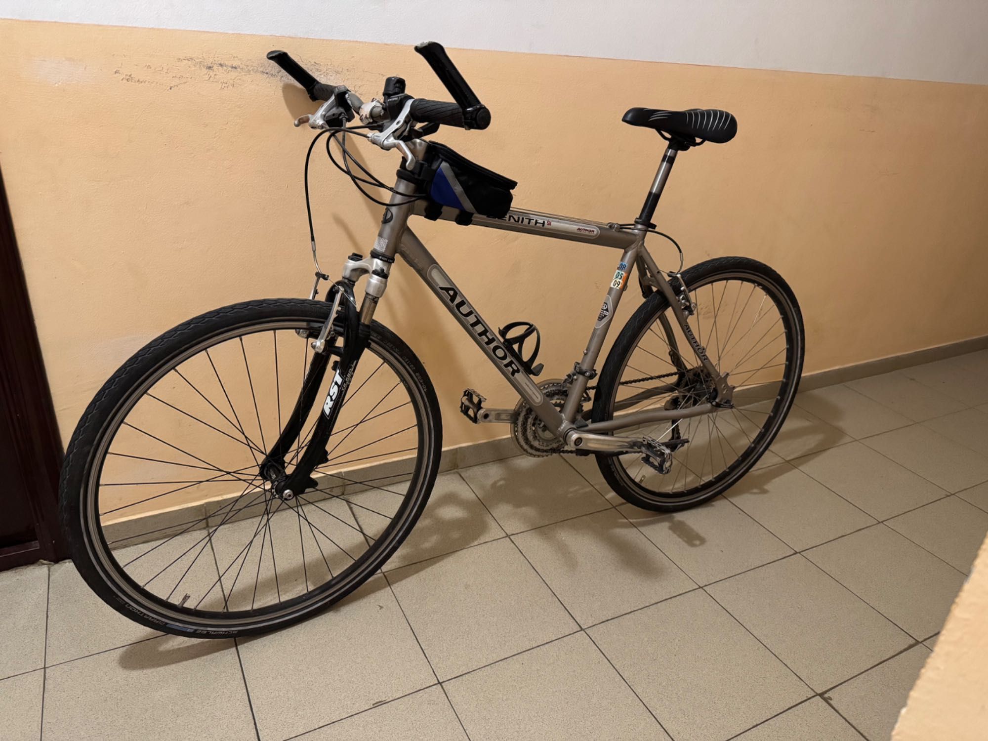 Продавам Велосипед хибрид 28 цола