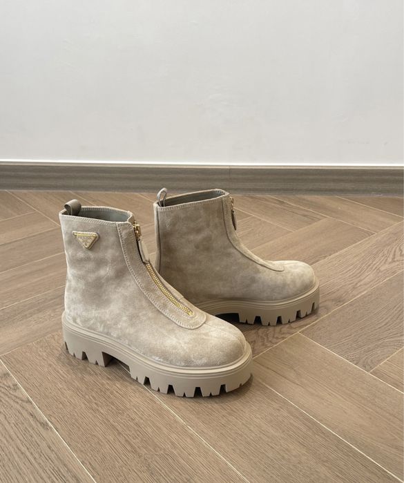 Prada боти велур