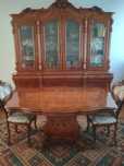Mobilier cu intarsie de trandafir