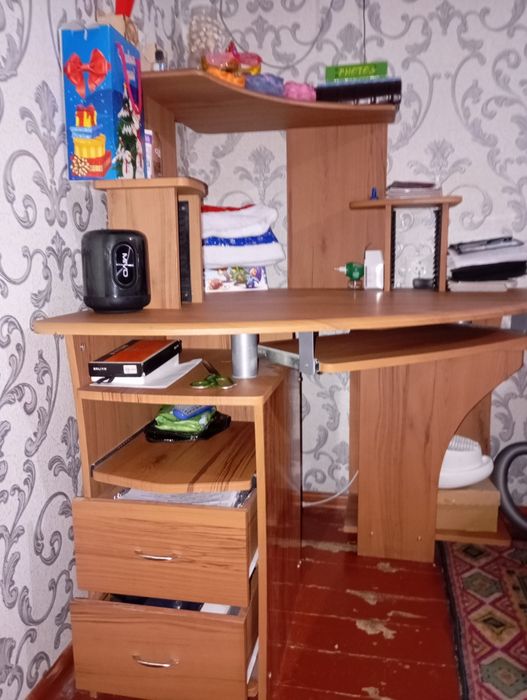 Продам компьютерный стол
