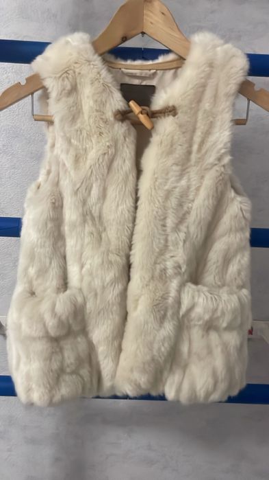 Меховая жилетка для девочки zara