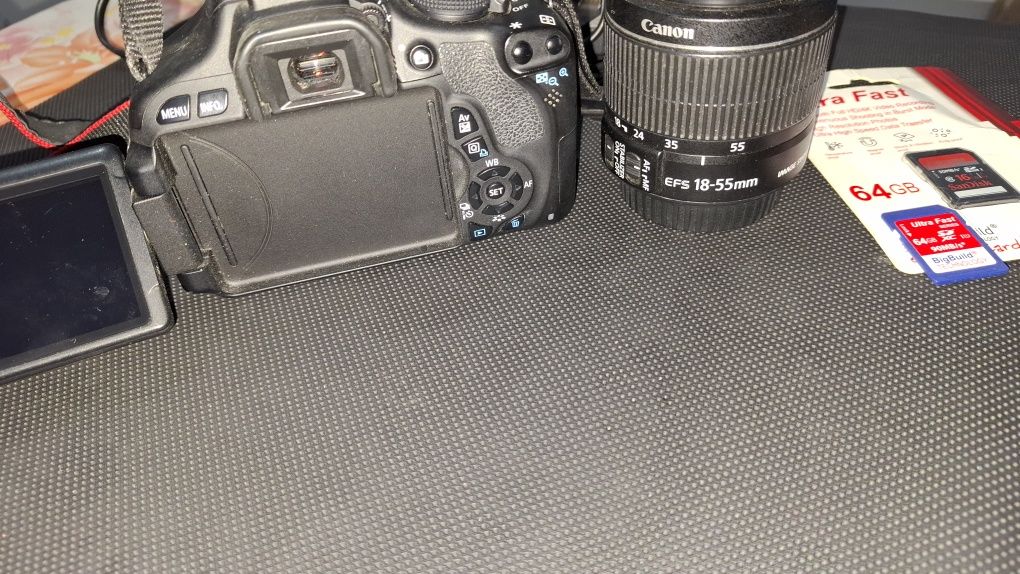 Canon EOS 600 D sotiladi + Micrafone Wireless