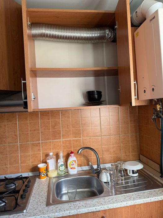 Vând mobila de dormitor și mobila de bucătărie complet utilata