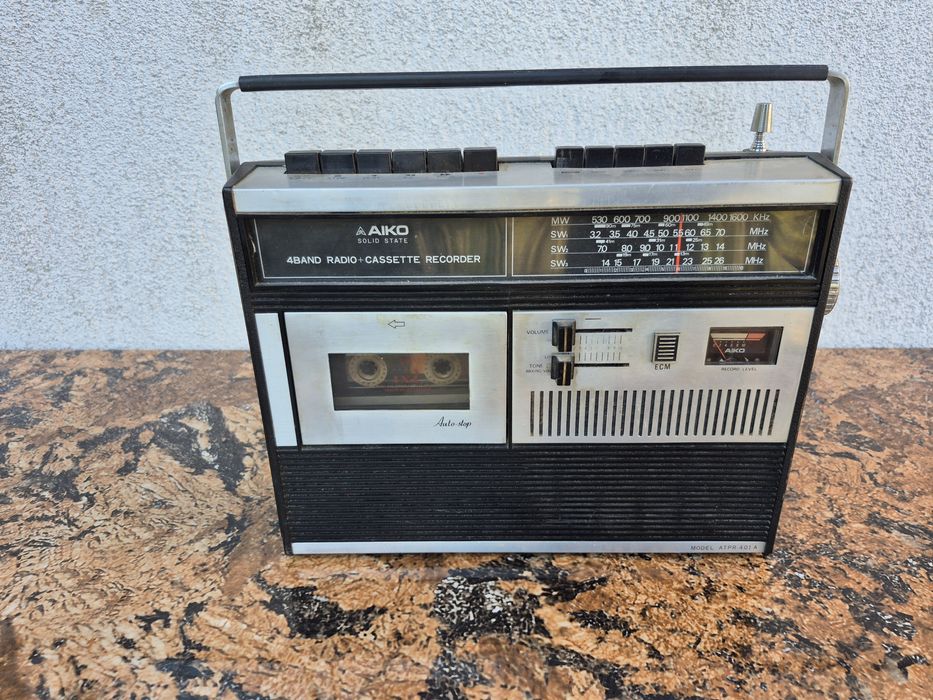 Radio Casetofon marca AIKO model ATPR-401A