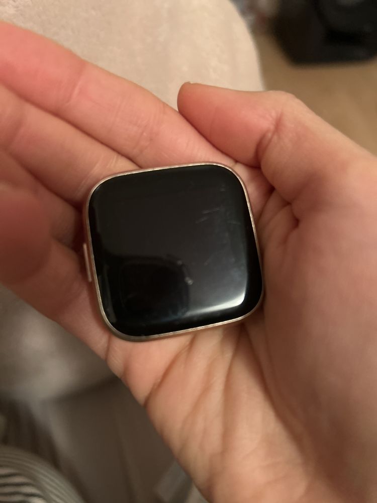 Fitbit versa 2 special edition с две каишки