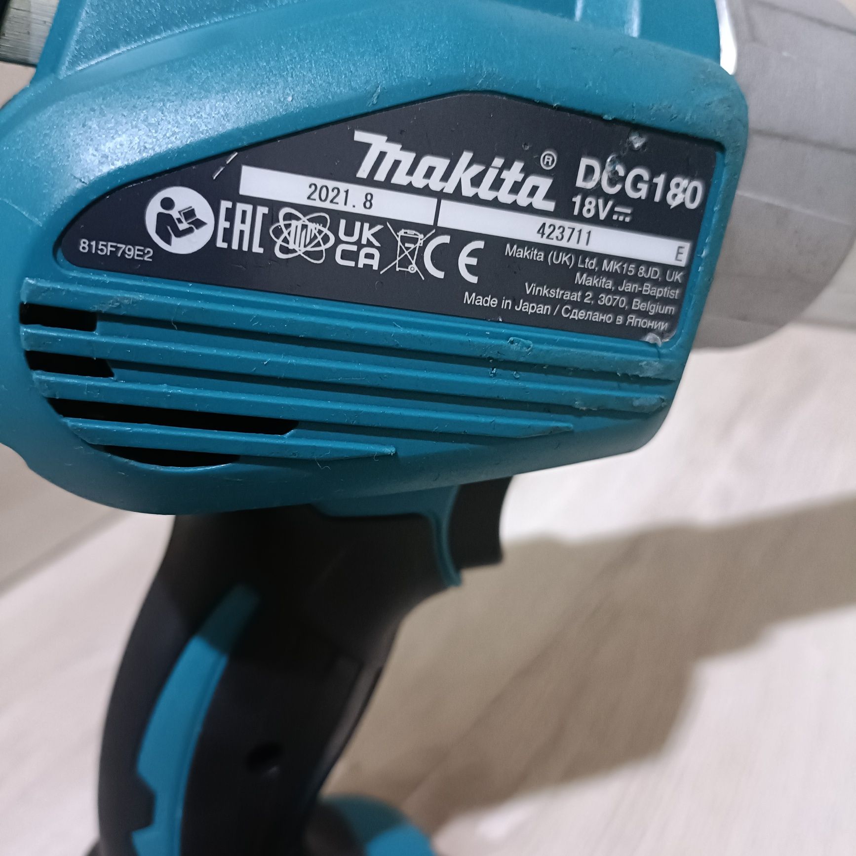 Masina Pistol tub de silicon Makita DCG180