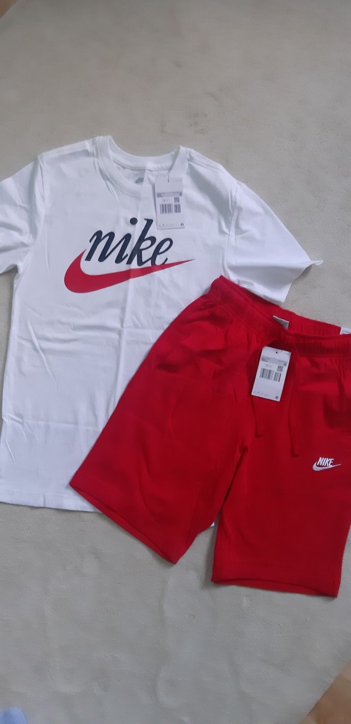 Nike оригинален, нов комплект, XS