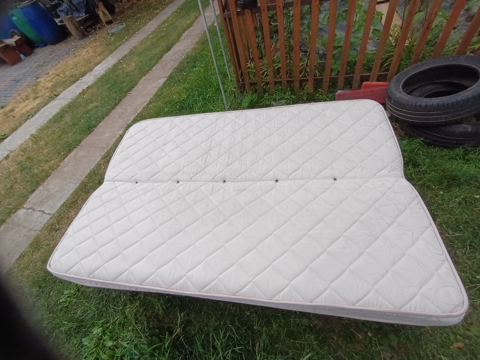 Canapea extensibila cu lada pentru lenjerie în stare foarte bună
