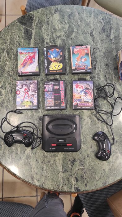 Оригинална конзола Sega mega drive ll + игри