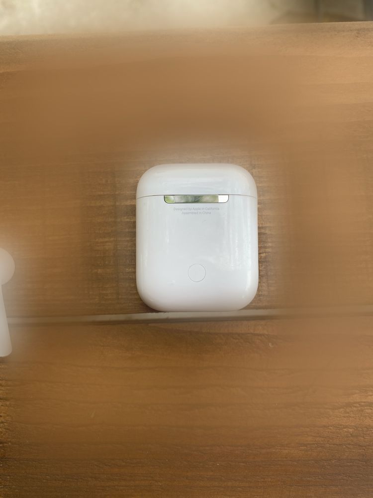 Airpods 2 почти неизползвани