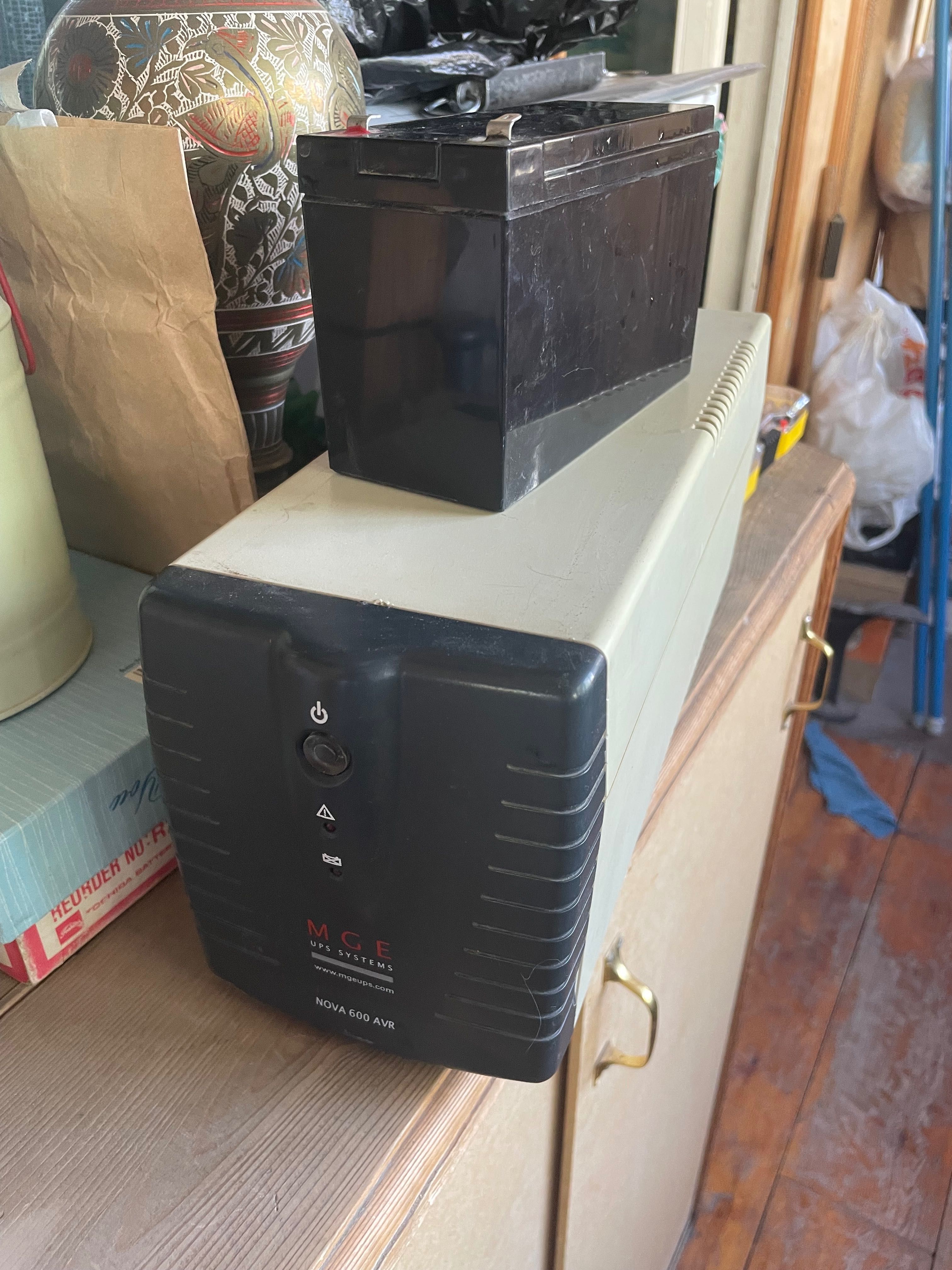 UPS APC 600VA источник бесперебойного питания