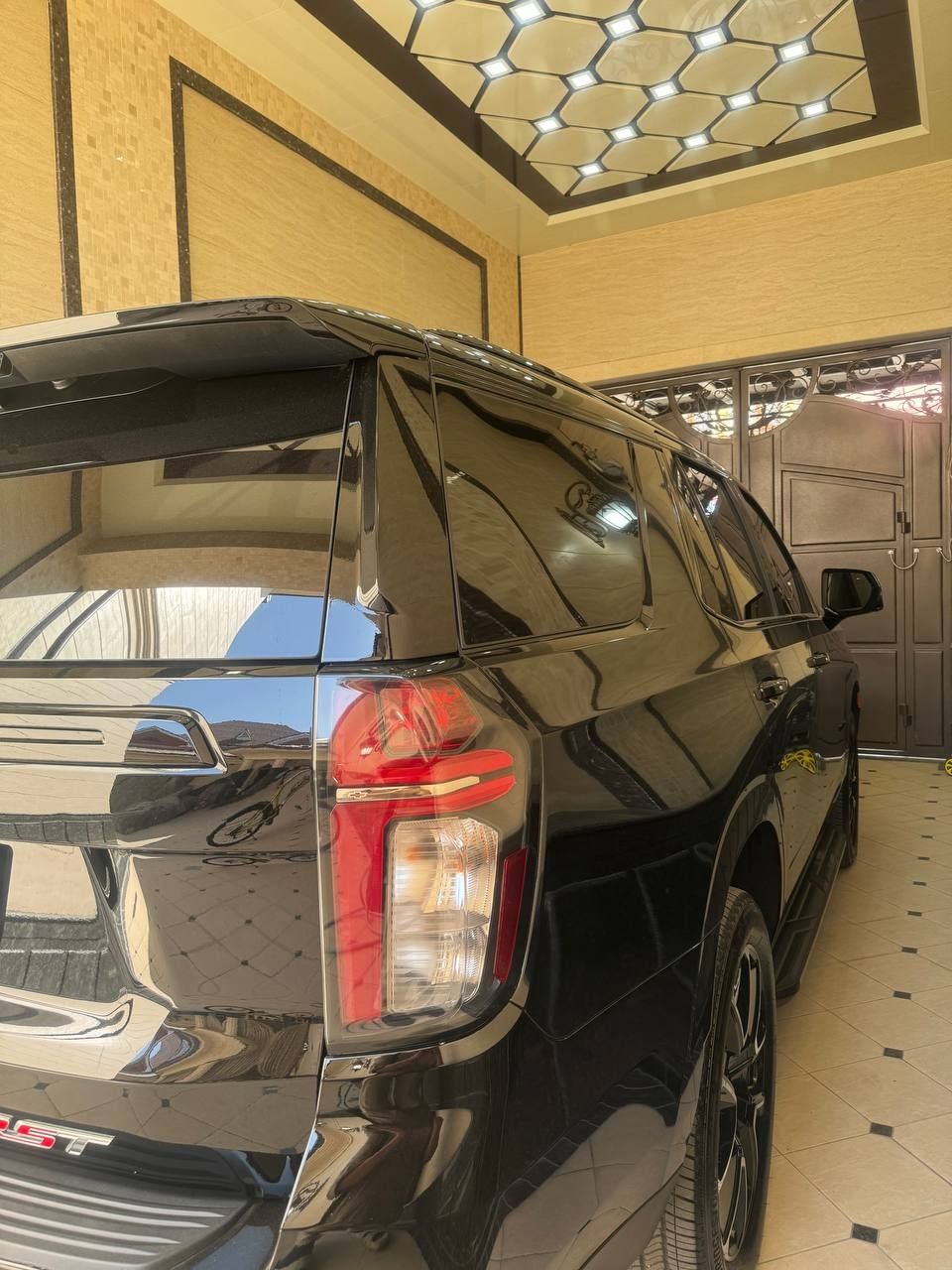Chevrolet tahoe 2