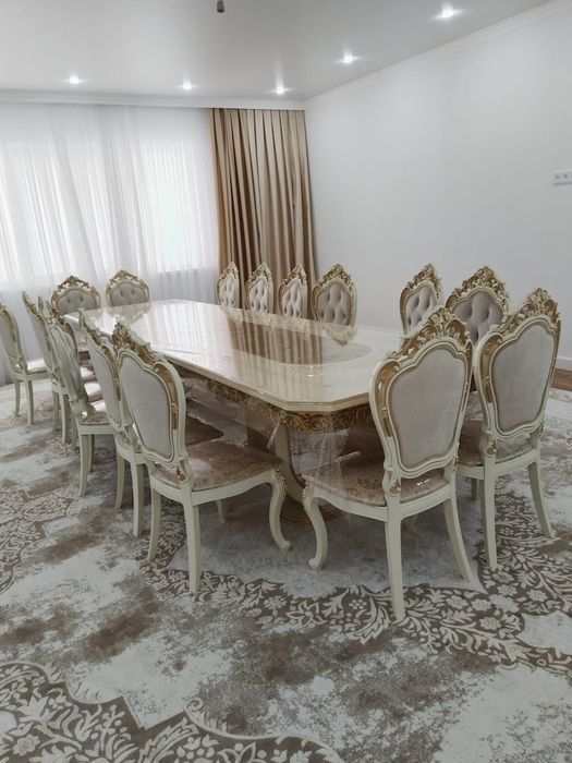 Продам стол стулья в гостинную