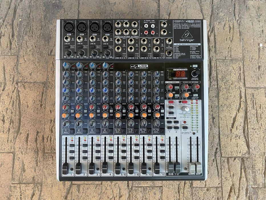 mixer Behringer Xenyx X1622USB