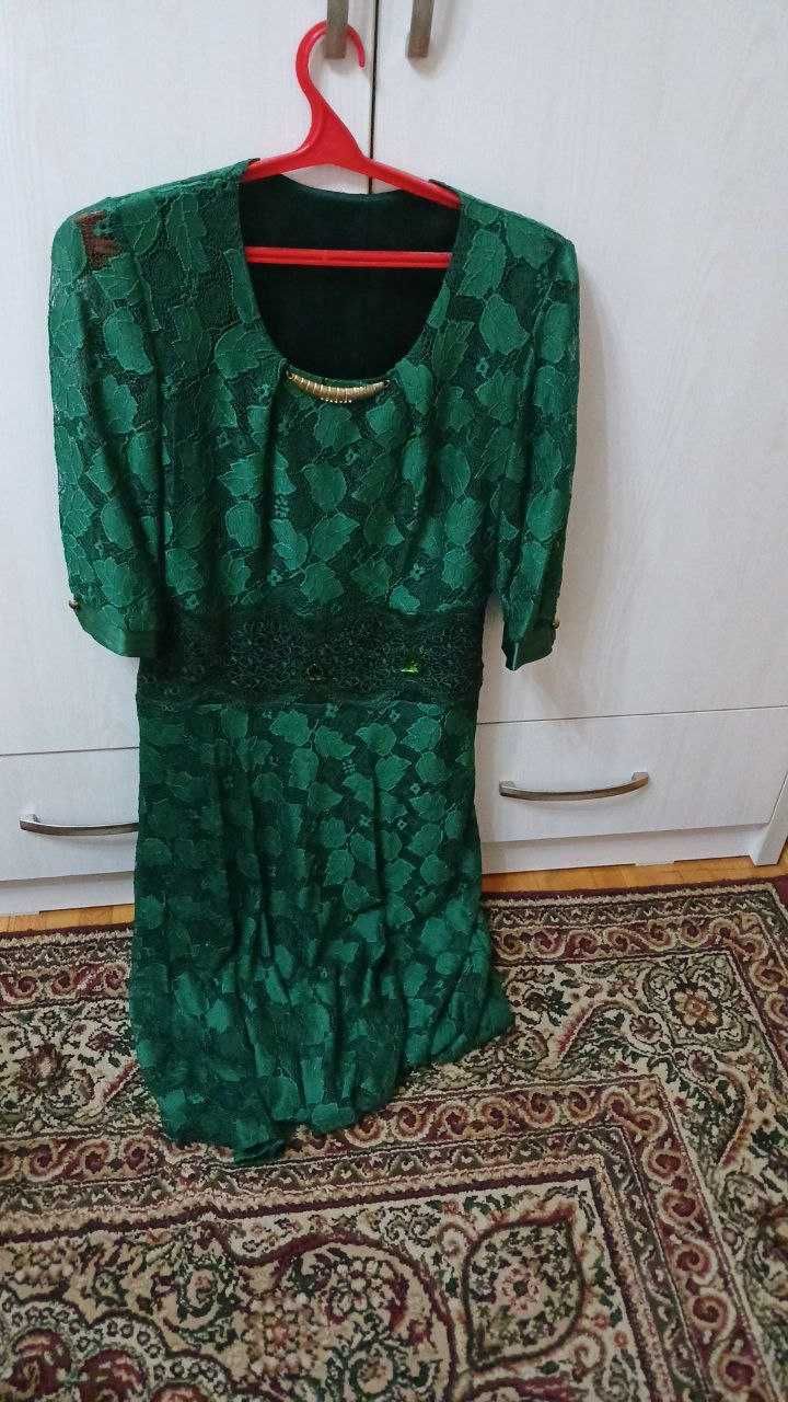 Костюм, юбки, дублёнка, теплая кофта и другая одежда