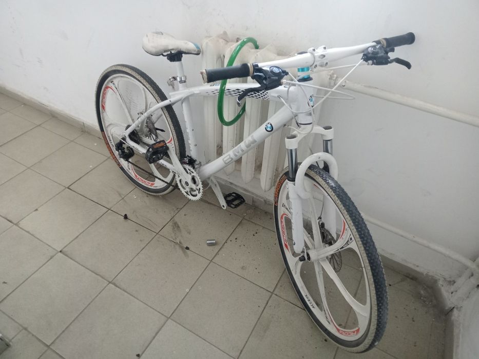 Велосипед продаётся в среднем состоянии