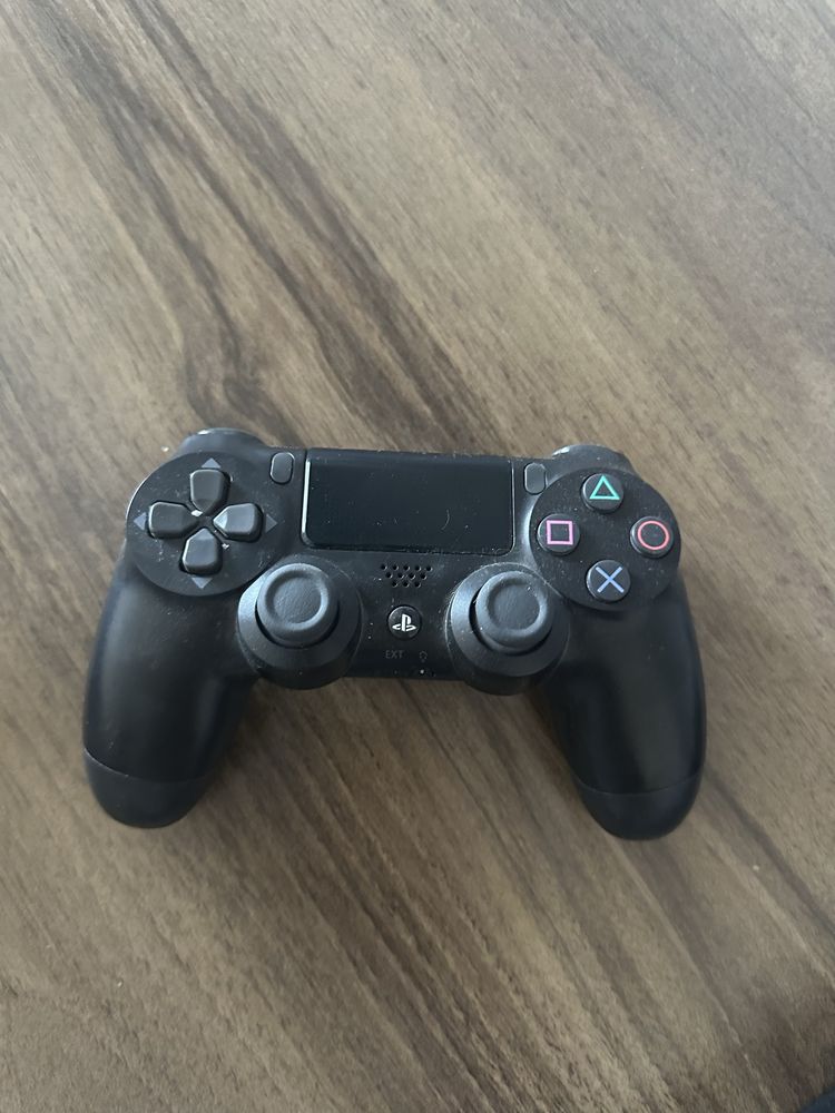 PS 4 на 1 TB игровая приставка , б/у, но в отличном состоянии