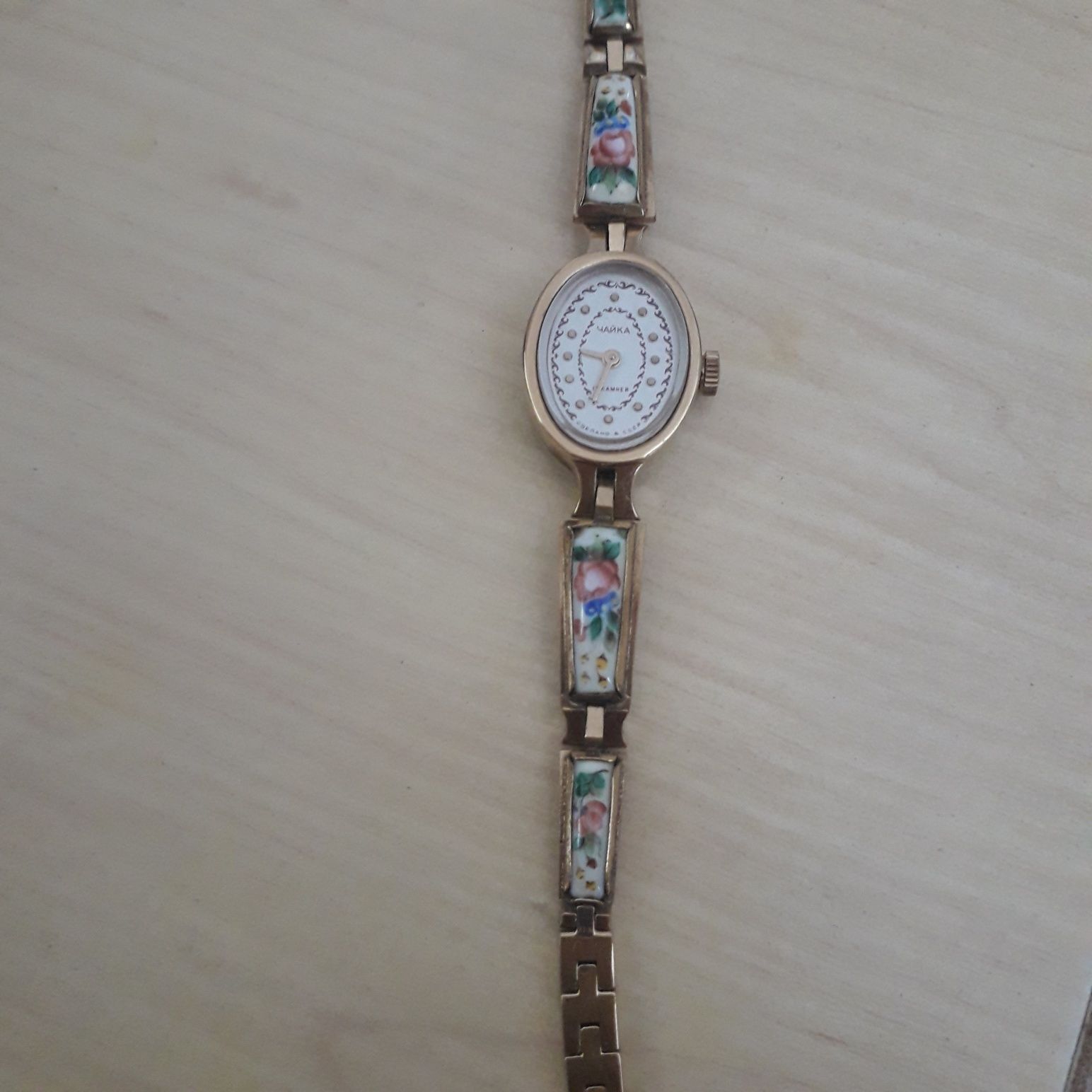 Продам винтажные женские наручные часы