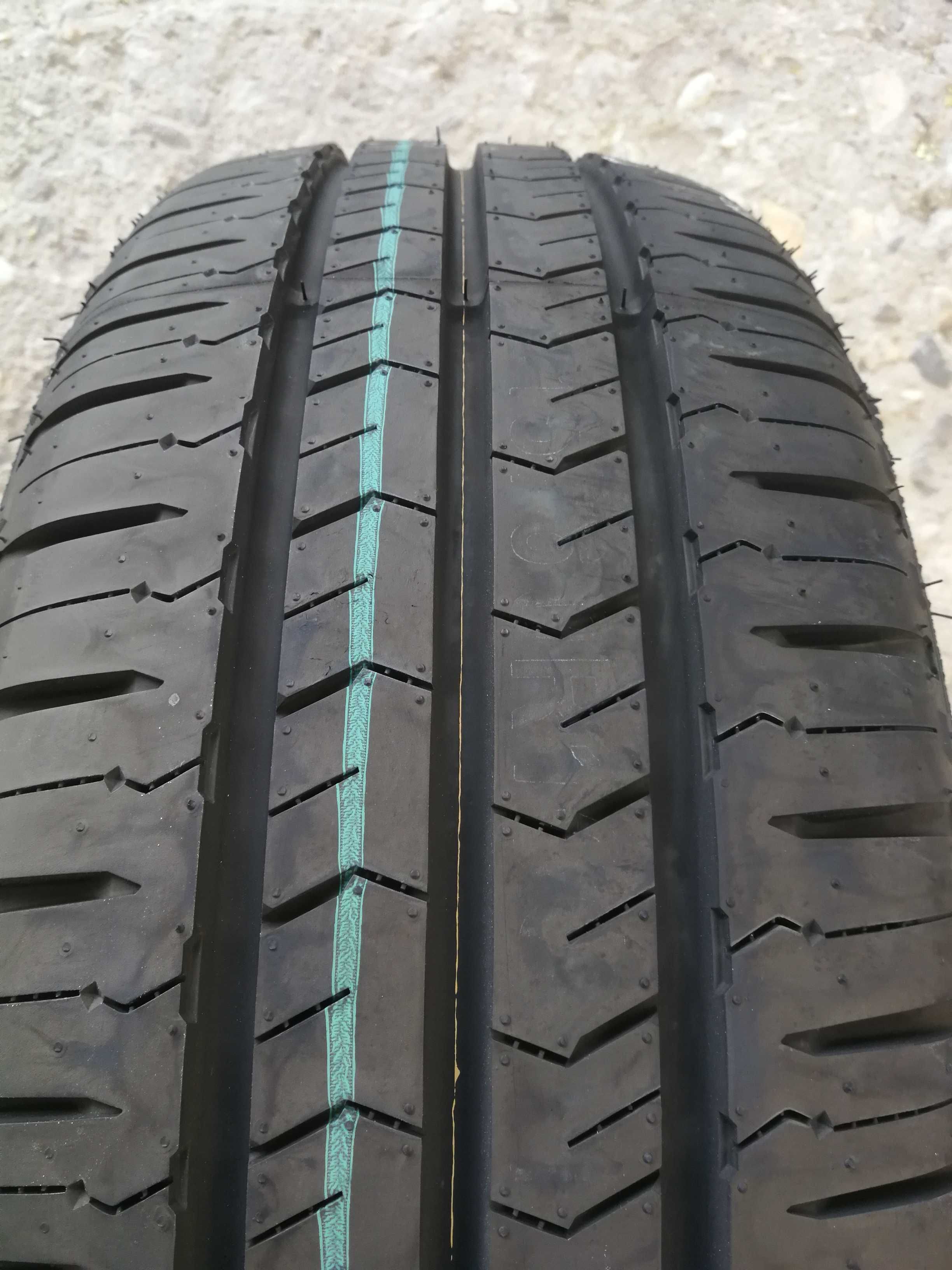 2 нови бусови летни гуми R16C 215/60 Nexen Roadian CT8 108/106T 8PR