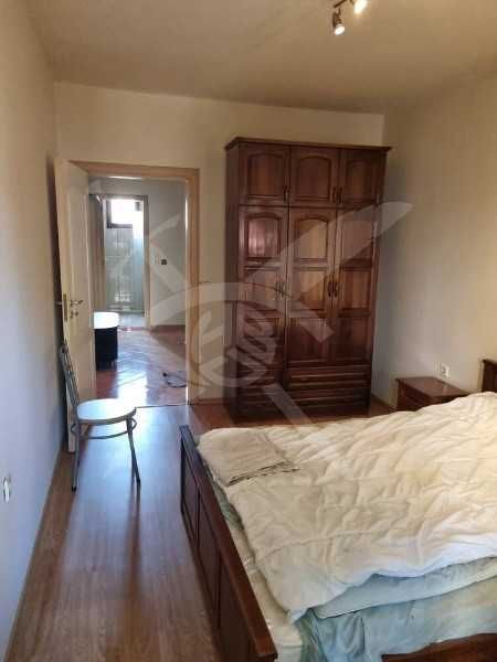 Дава се под наем Тристаен апартамент в Пловдив, Център - 90 кв.м за 550 € - Снимка #1