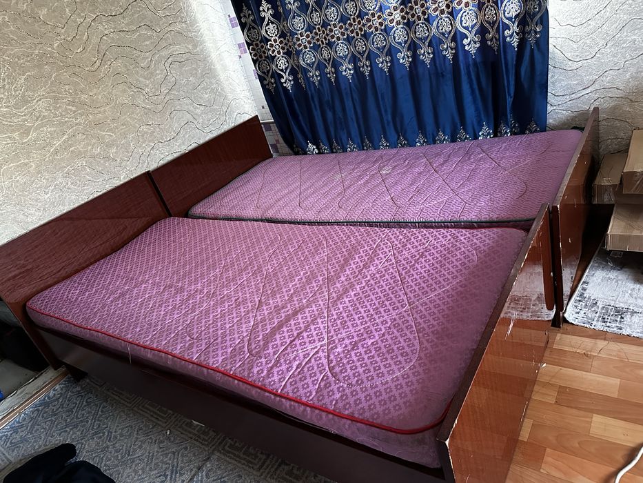 Кровать с матрасом