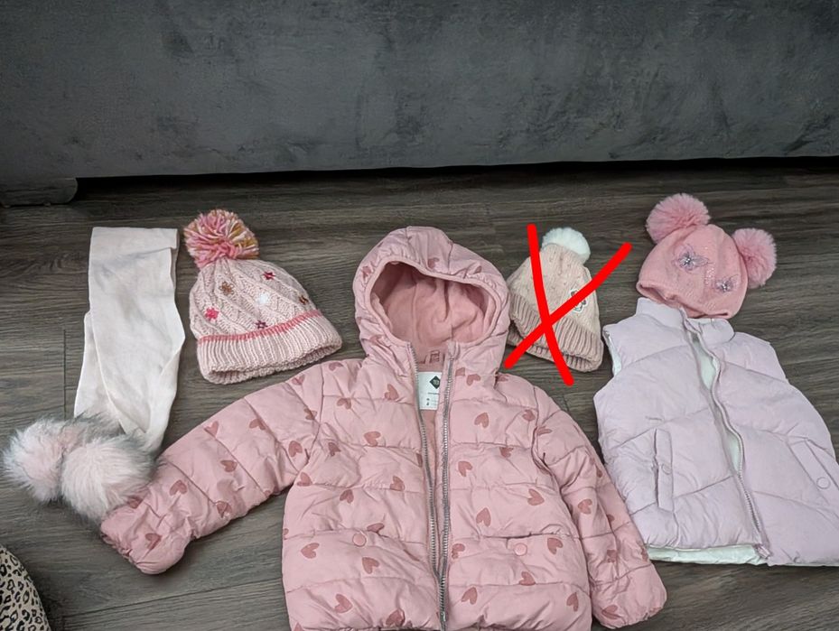 Geaca + vesta + 2 caciuli + fular pt fete 2-3 ani