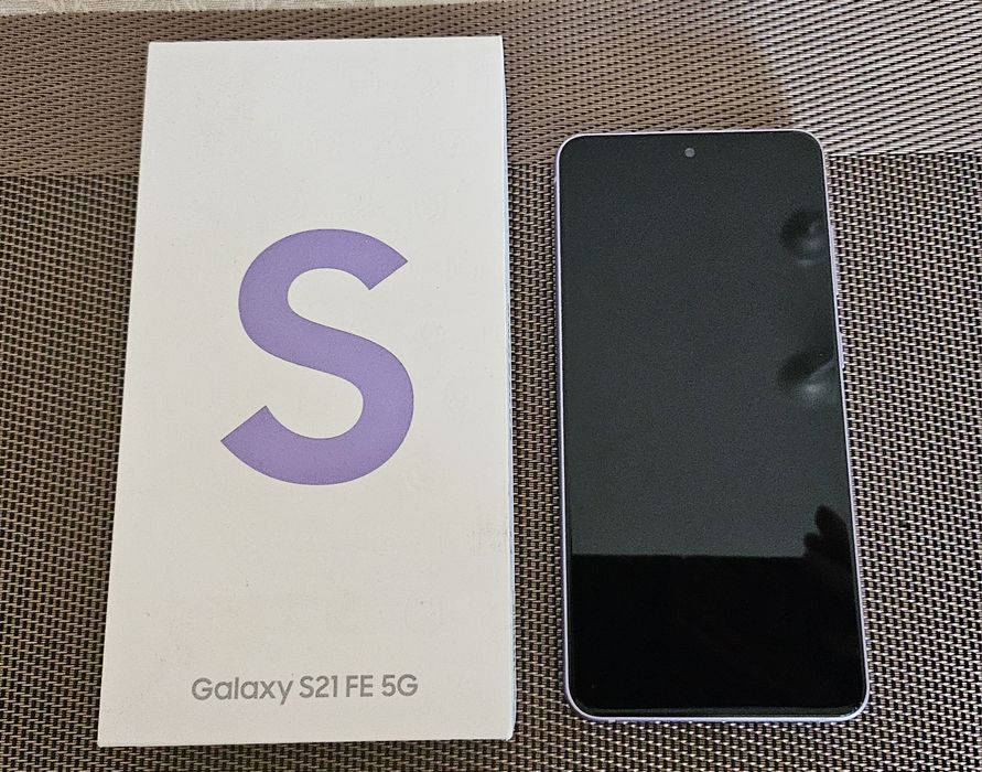 Смартфон Samsung S21 FE