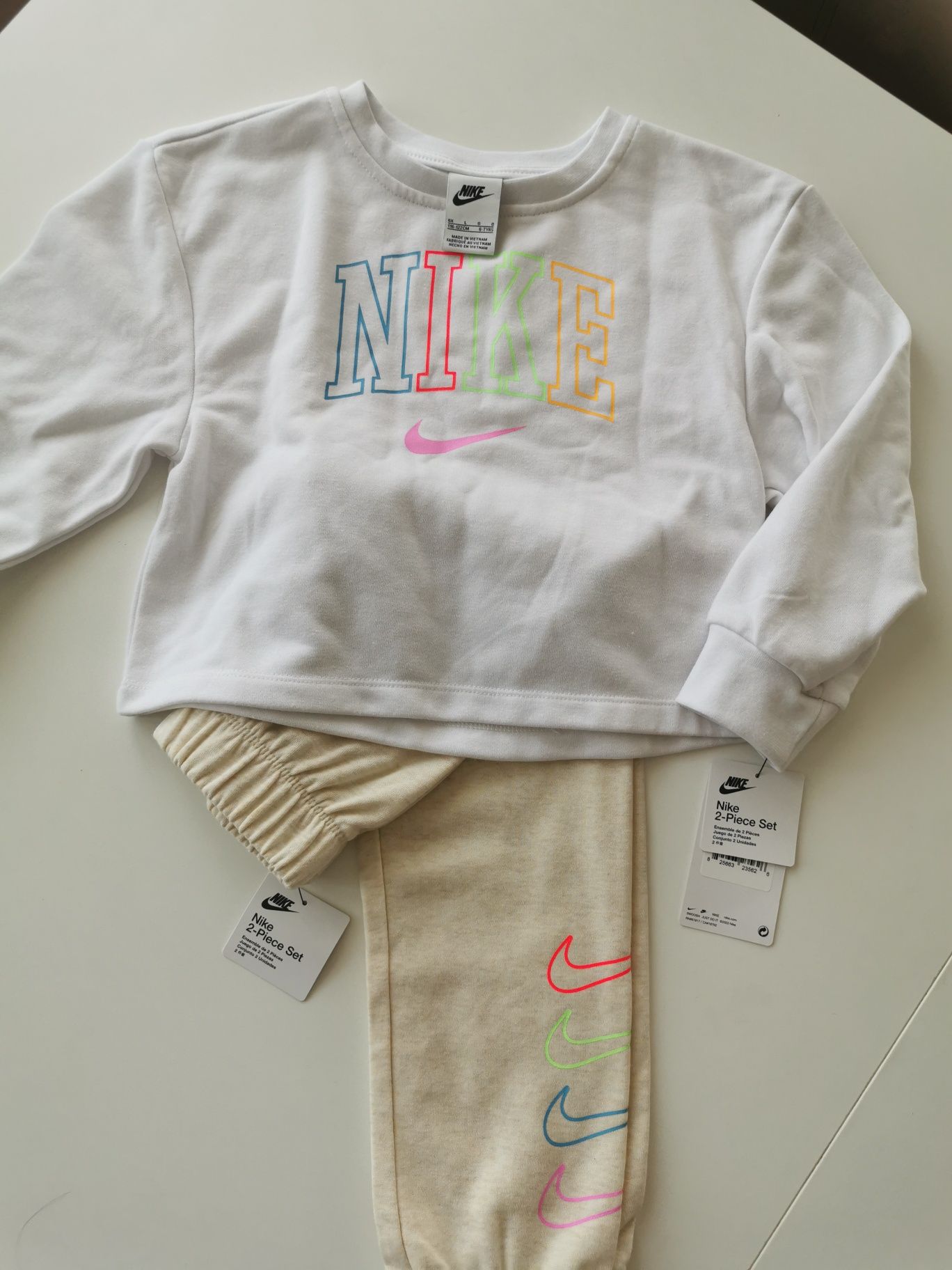 Нов сет Nike 116-122 см