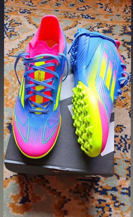 De vânzare F50 Footbal multicolor 2025