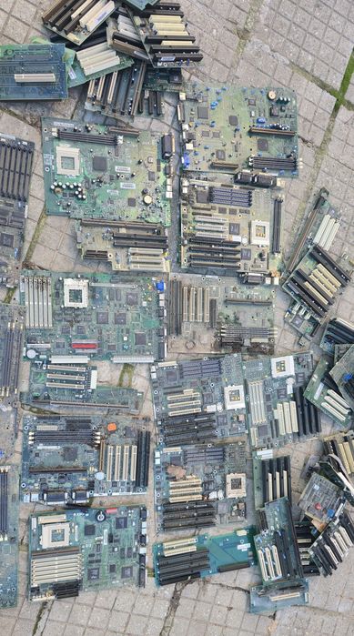 Продавам лаптопи и платки за скрап