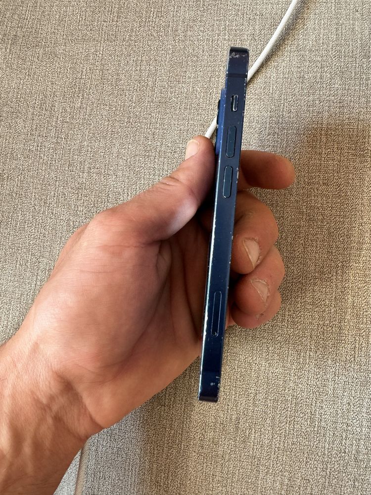 Продавам Iphone 12 mini
