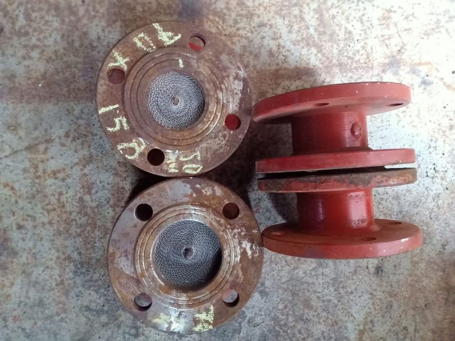 Продам фланцы новые.